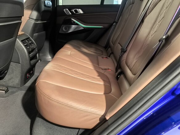 2023 BMW X5 M60i IV (G05/G18) Рестайлинг, синий, 12850000 рублей - вид 14