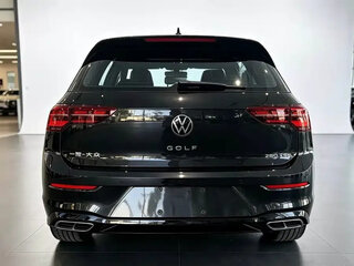 2023 Volkswagen Golf VIII, чёрный, 1980008 рублей, вид 5