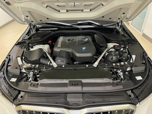2025 BMW 5 серии 530i xDrive VIII (G60/G61/G68), белый, 10949900 рублей - вид 9