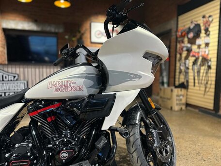 2024 Harley-Davidson CVO Road Glide ST, белый, 4900000 рублей, вид 4
