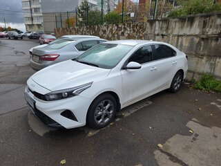 2023 Kia Cerato IV Рестайлинг, белый, 2444000 рублей, вид 3