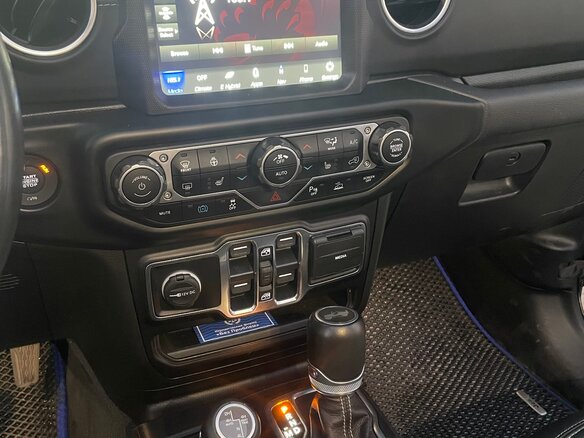 2022 Jeep Wrangler IV (JL), чёрный, 5500000 рублей - вид 19