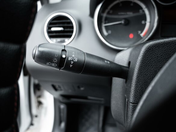 2011 Peugeot 308 I, белый, 419000 рублей - вид 13
