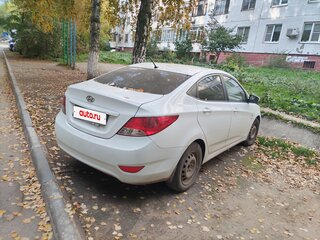 2013 Hyundai Solaris I, белый, 700000 рублей, вид 2