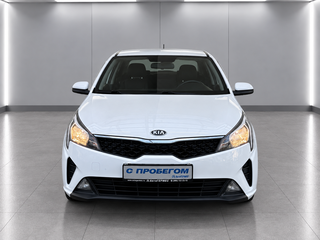 2021 Kia Rio IV Рестайлинг, белый, 1760000 рублей, вид 2