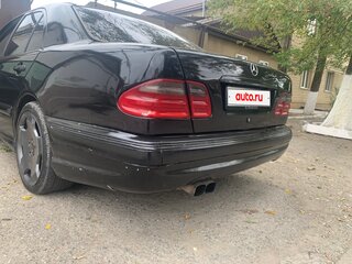1999 Mercedes-Benz E-Класс 200 II (W210, S210) Рестайлинг, чёрный, 450000 рублей, вид 4