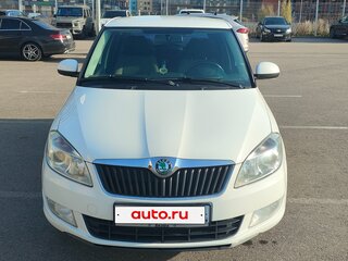 2011 Skoda Fabia II Рестайлинг, белый, 420000 рублей, вид 2