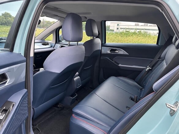 2025 Geely Geometry E 39.4 kWh, зелёный, 1335000 рублей - вид 13