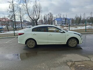 2020 Kia Rio IV Рестайлинг, белый, 1300000 рублей, вид 2