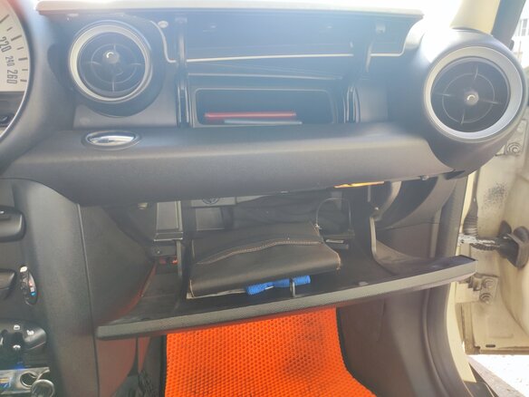 2012 Mini Hatch Cooper II (R56) Рестайлинг, белый, 1100000 рублей - вид 9