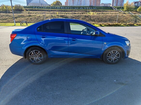 2013 Chevrolet Aveo II, синий, 750000 рублей - вид 3