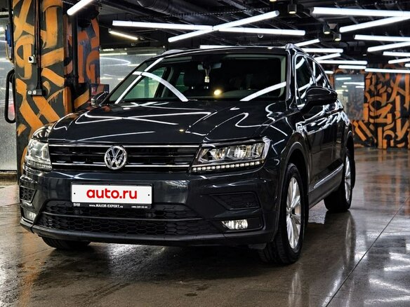 2017 Volkswagen Tiguan II, серый, 1999999 рублей - вид 1