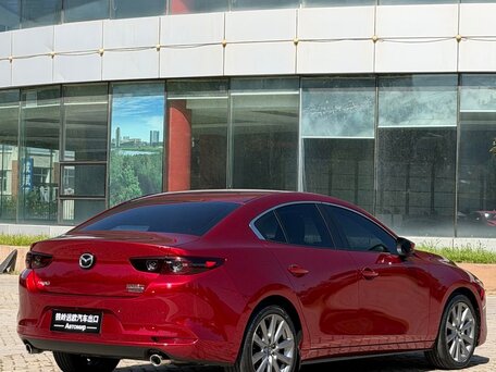 2025 Mazda 3 Axela IV (BP), красный, 1867000 рублей, вид 4