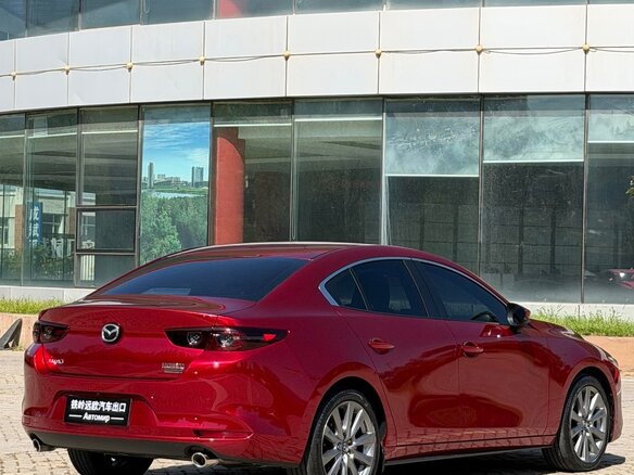 2025 Mazda 3 Axela IV (BP), красный, 1867000 рублей - вид 3