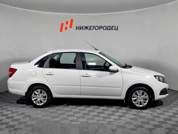 2023 Lada (ВАЗ) Granta I Рестайлинг, белый, 765000 рублей - вид 4