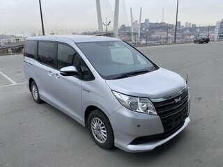 2018 Toyota Noah III (R80) Рестайлинг, серебристый, 1500000 рублей, вид 1