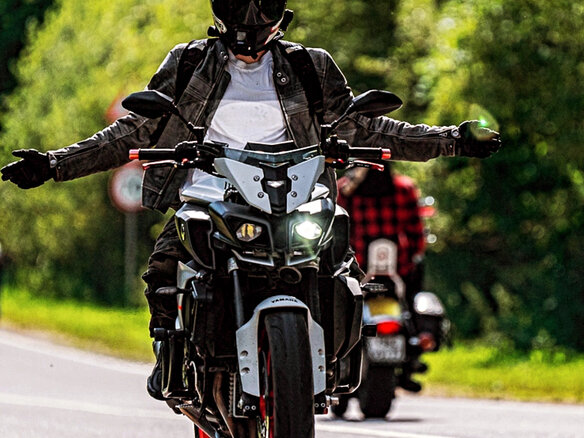 2020 Yamaha MT-10, серый, 1290000 рублей - вид 2