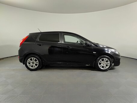 2013 Hyundai Solaris I, чёрный, 580000 рублей, вид 4