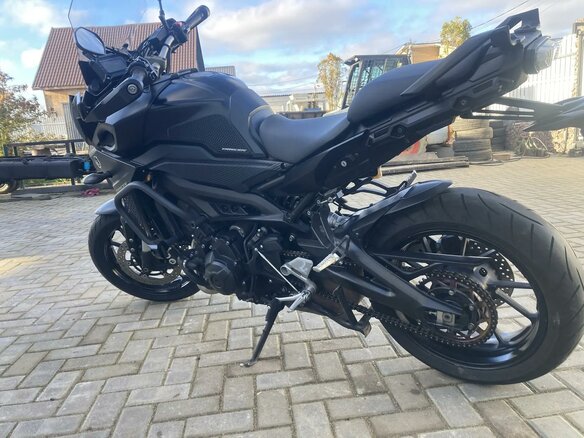2016 Yamaha MT-09 Tracer (FJ-09), чёрный, 730000 рублей - вид 4
