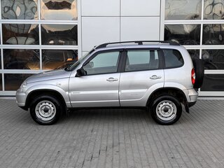 2013 Chevrolet Niva I Рестайлинг, серебристый, 460000 рублей, вид 4