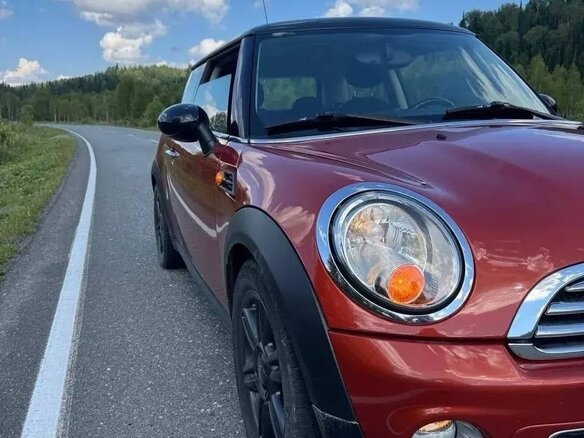 2010 Mini Hatch Cooper II (R56) Рестайлинг, оранжевый, 920000 рублей - вид 3