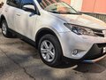 2013 Toyota RAV4 IV (XA40), белый, 1750000 рублей