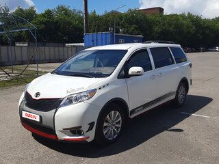2016 Toyota Sienna III Рестайлинг, белый, 2350000 рублей, вид 1