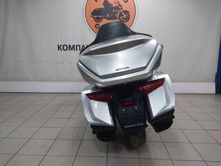 2025 Honda GL 1800 Gold Wing, серый, 3299000 рублей, вид 4
