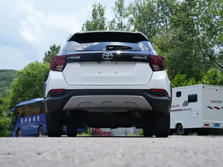2022 Toyota Yaris L X XP150 Рестайлинг, белый, 1050000 рублей, вид 5