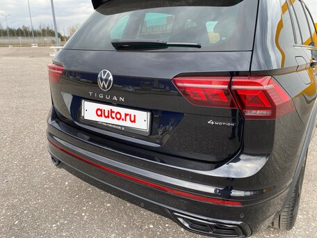 2021 Volkswagen Tiguan II Рестайлинг, чёрный, 3680000 рублей, вид 4