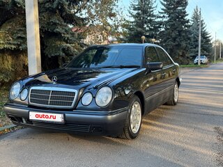 1998 Mercedes-Benz E-Класс 240 II (W210, S210), синий, 330000 рублей, вид 1
