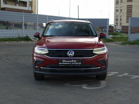 2021 Volkswagen Tiguan II Рестайлинг, красный, 1945000 рублей, вид 2