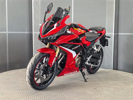 2023 Honda CBR 400R, красный, 677000 рублей, вид 4