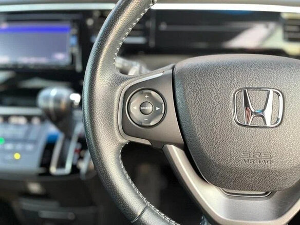 2017 Honda Stepwgn Spada V, белый, 1920000 рублей - вид 11
