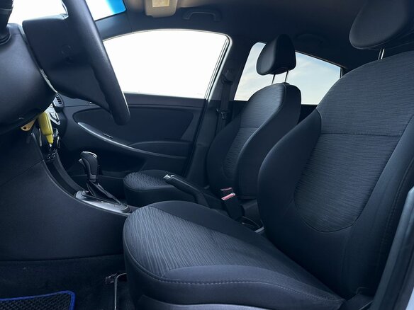 2015 Hyundai Solaris I Рестайлинг, белый, 999000 рублей - вид 11