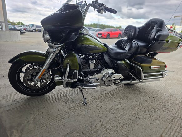 2017 Harley-Davidson CVO Limited, зелёный, 1850000 рублей - вид 2