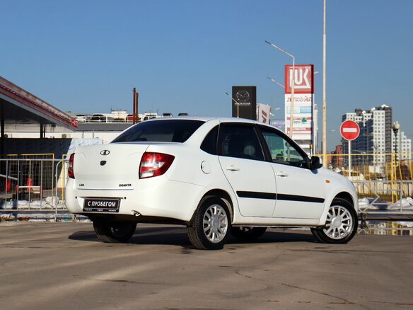 2013 Lada (ВАЗ) Granta I, белый, 409000 рублей - вид 4