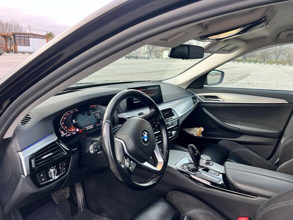 2019 BMW 5 серии 520d VII (G30/G31/G38), чёрный, 3099000 рублей - вид 4
