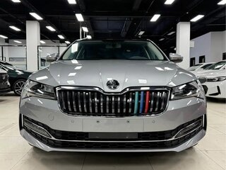 2023 Skoda Superb III Рестайлинг, серый, 2490000 рублей, вид 2