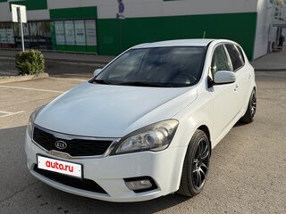 2011 Kia Ceed I Рестайлинг, белый, 700000 рублей, вид 2