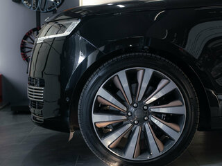 2026 Land Rover Range Rover P615 MHEV Long V, чёрный, 38500000 рублей, вид 4
