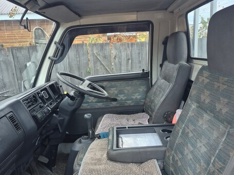 1993 Mazda Titan, белый, 1600000 рублей, вид 4