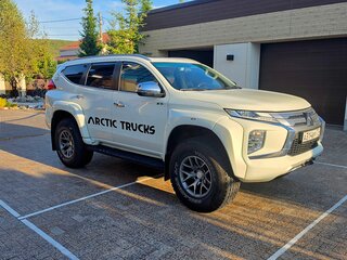 2023 Mitsubishi Montero Sport III Рестайлинг, белый, 6200000 рублей, вид 3