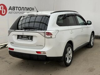 2013 Mitsubishi Outlander III, белый, 1420000 рублей, вид 5