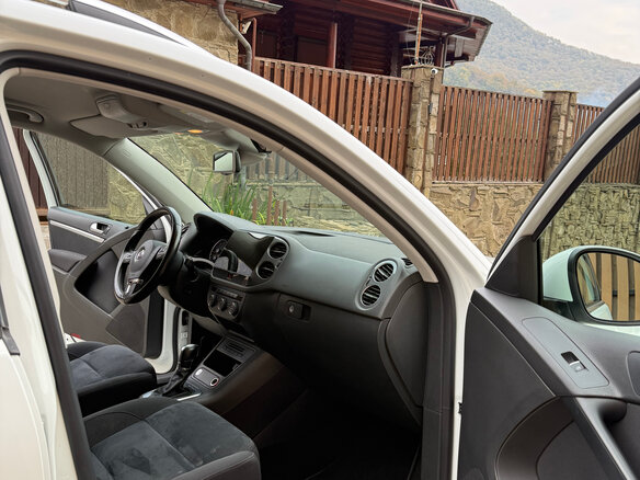 2015 Volkswagen Tiguan I Рестайлинг, белый, 2100000 рублей - вид 8