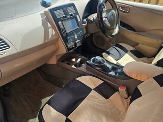 2011 Nissan Leaf (EM61) I (ZE0/AZE0), белый, 520000 рублей, вид 5