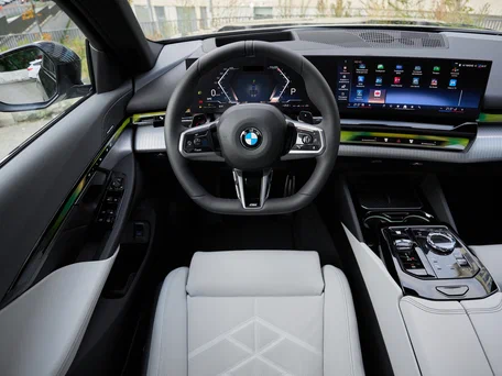 2026 BMW 5 серии 530i xDrive VIII (G60/G61/G68), чёрный, 9700000 рублей, вид 2