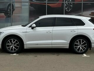 2019 Volkswagen Touareg III, белый, 4490000 рублей, вид 5