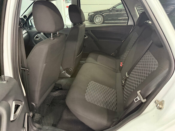 2025 Lada (ВАЗ) Granta I Рестайлинг, белый, 997000 рублей - вид 12