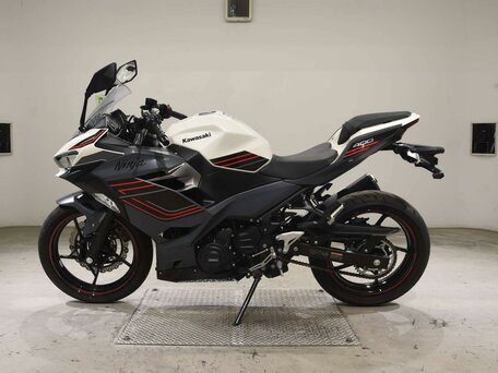 2024 Kawasaki Ninja 400, белый, 707000 рублей, вид 1